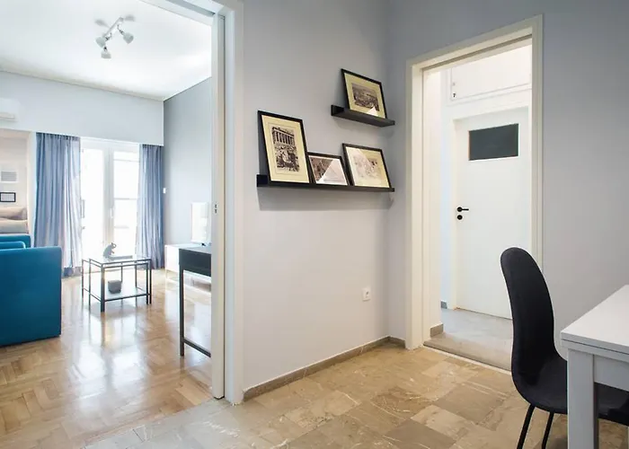 Bright Flat Near The Acropolis By Upstreet